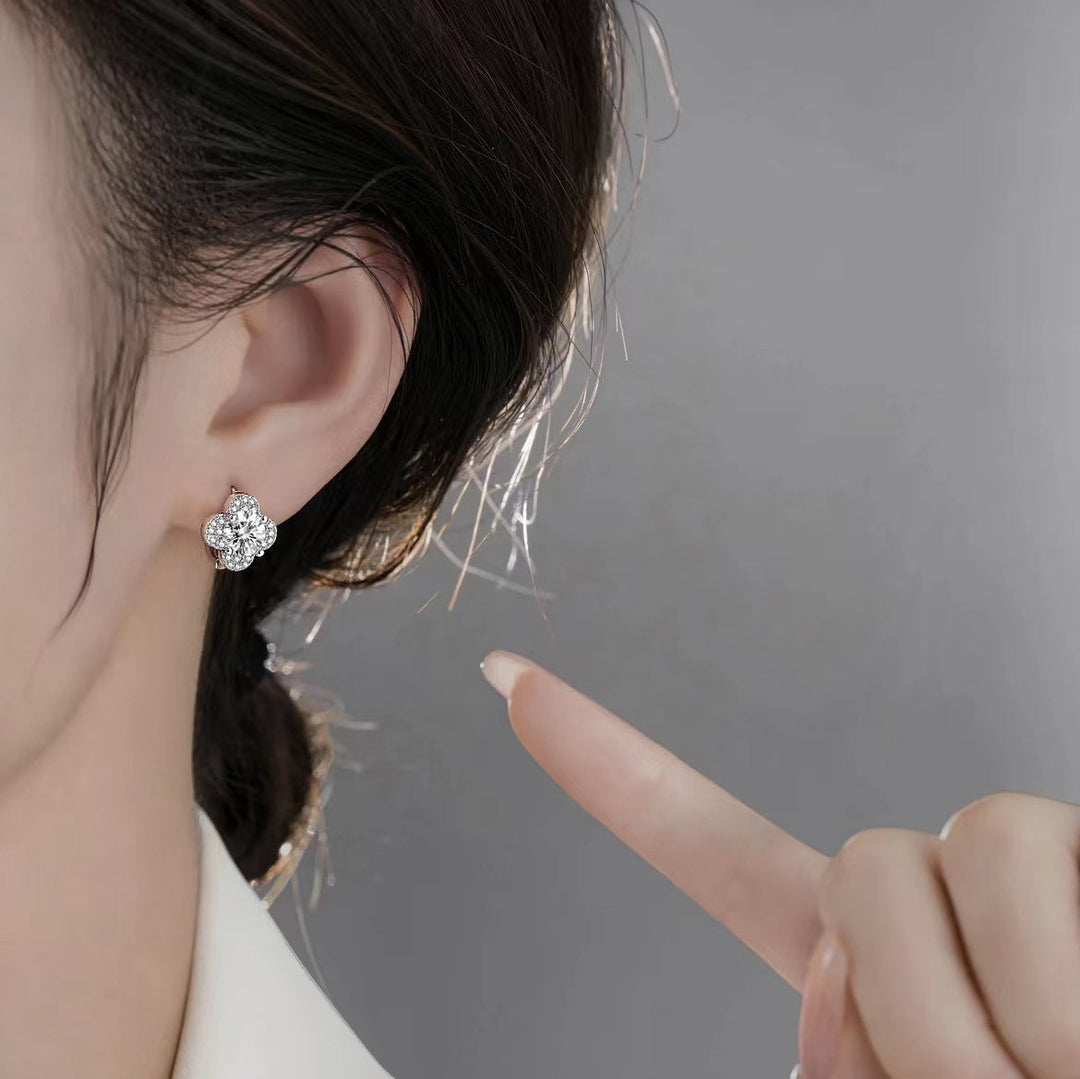 Brincos com Trevo de Quatro Folhas e Moissanite | Ouro Branco