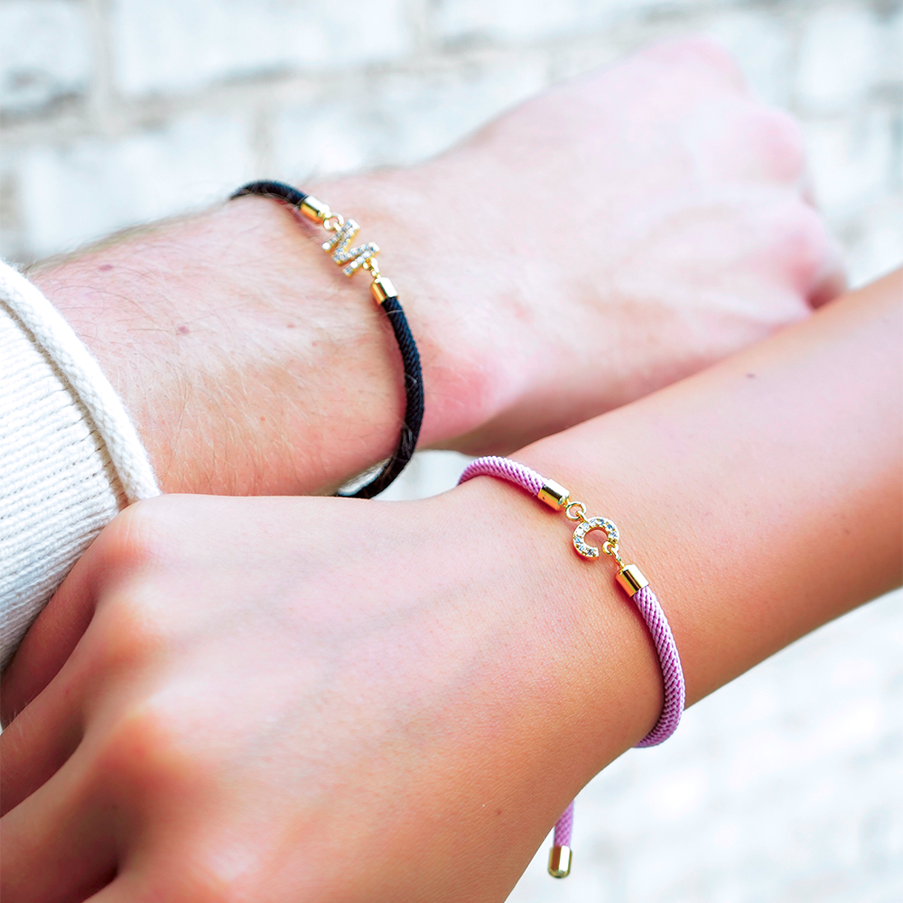 Pulseira Personalizada Unidade com Inicial e Pedrinhas