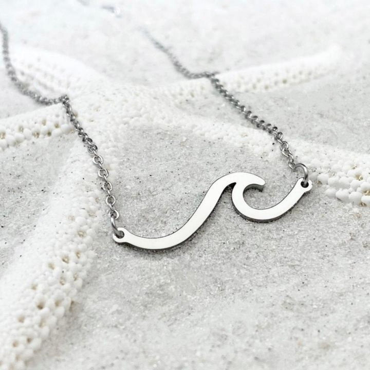 Colar Prateado com Onda do Mar