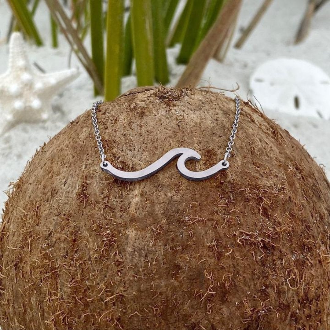 Colar Prateado com Onda do Mar