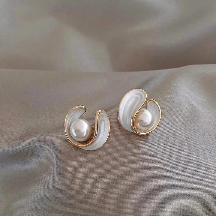 Brincos de Luxo com Opala Branca e Pérolas em Dourado