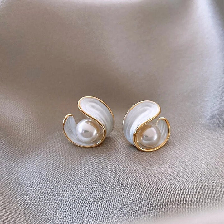 Brincos de Luxo com Opala Branca e Pérolas em Dourado