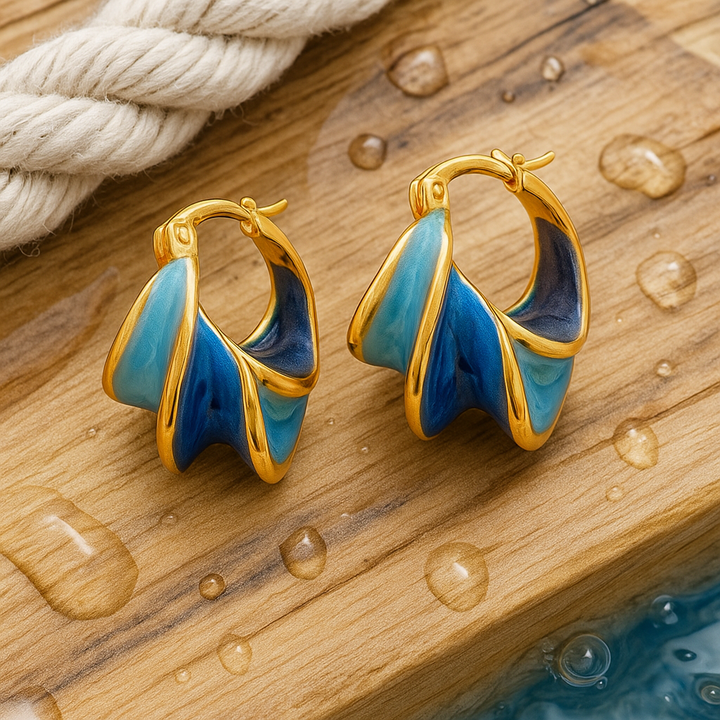 Argolas Douradas com Onda de Esmalte Azul