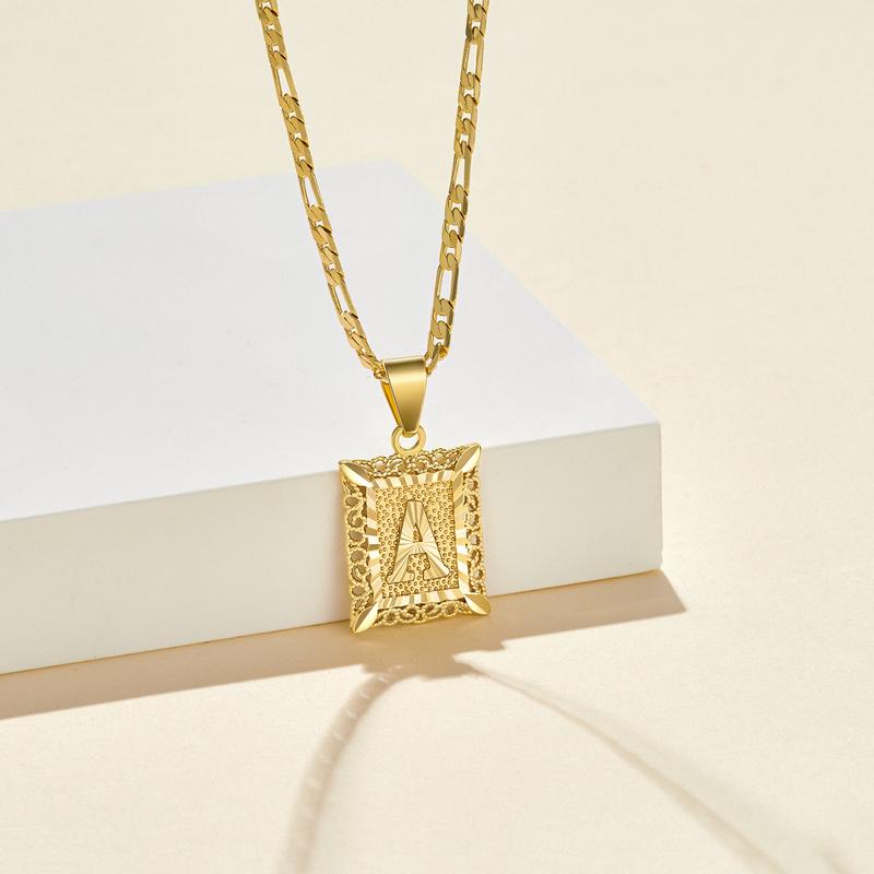 Colar com Letra Quadrada, Banhado a Ouro 18K