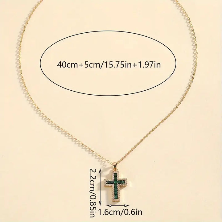 Colar Dourado Solene com Pendente de Cruz de Esmeralda