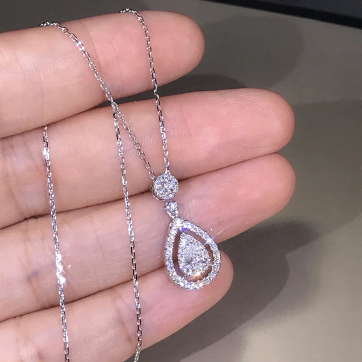 Colar Charlotte com Gota em Pera