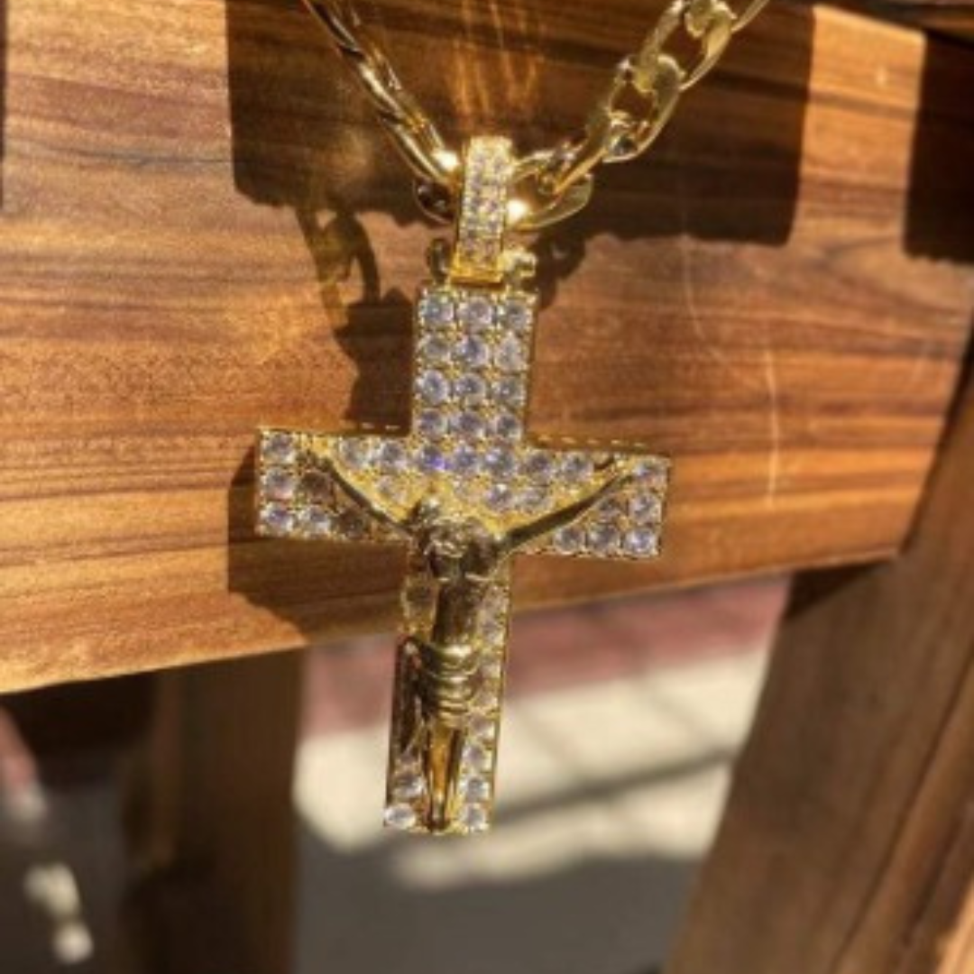 Colar com Crucifixo de Jesus Cristo, Banhado a Ouro 14K