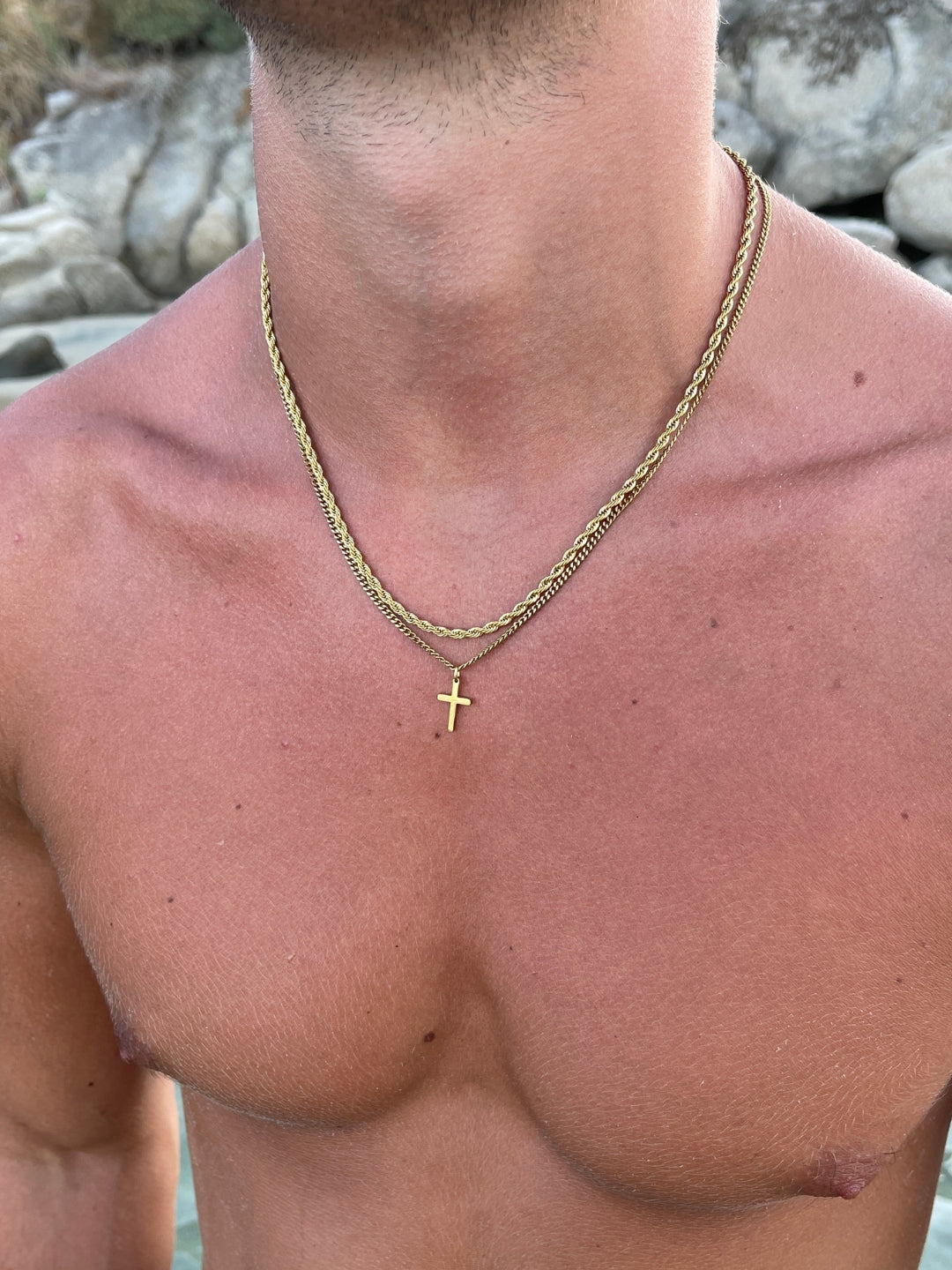CORRENTE COM CRUZ | Ouro 18K