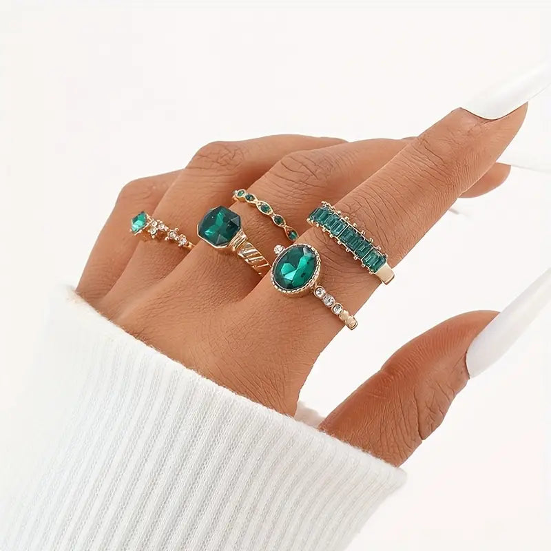 Conjunto Dourado de Anéis Zarina com Linda Esmeralda