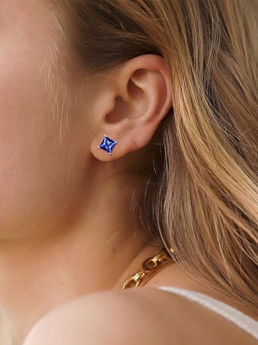Brincos de Pressão Minimalistas com Safira em Lapidação Princesa | Ouro Branco
