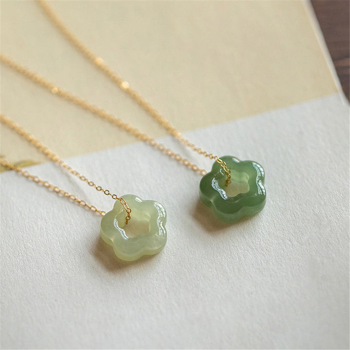 Colar com Flor de Jade Verde