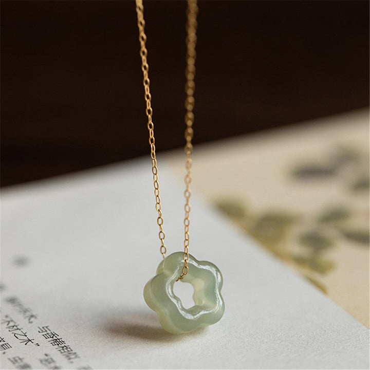 Colar com Flor de Jade Verde