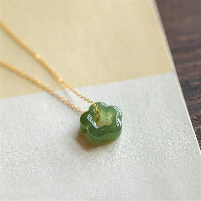 Colar com Flor de Jade Verde