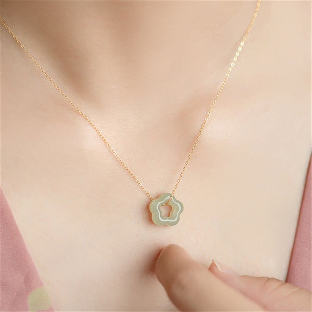 Colar com Flor de Jade Verde