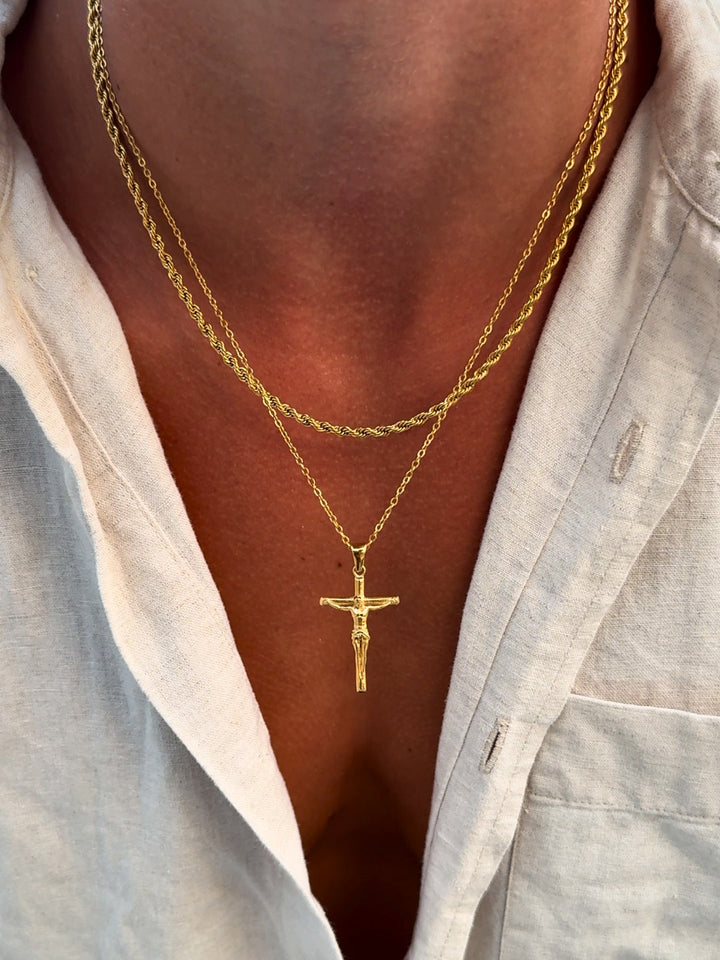 CORRENTE COM CRUCIFIXO | Ouro 18K