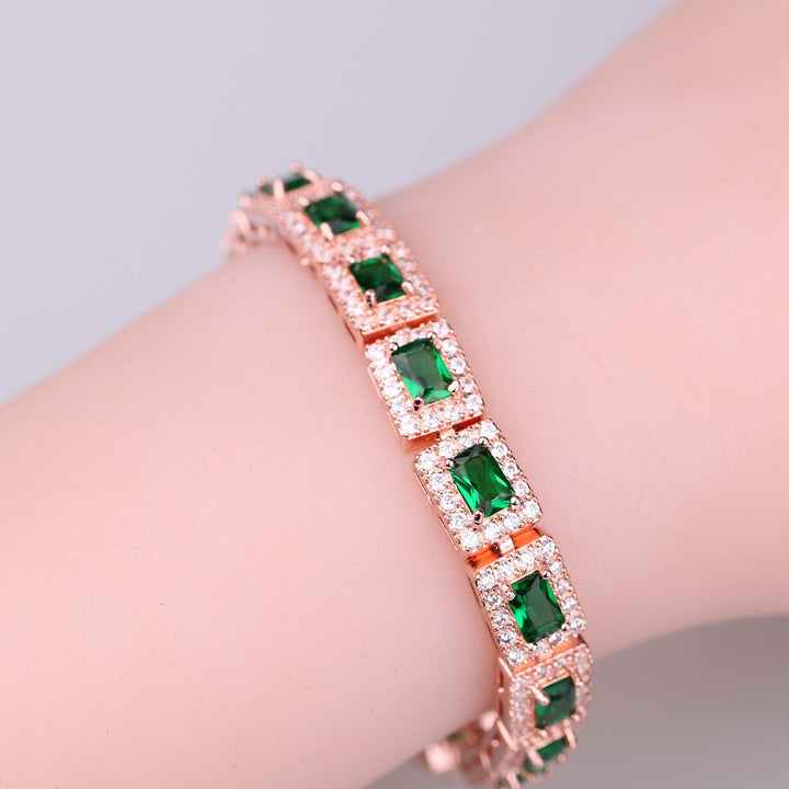 Pulseira Dourada Marcante em Verde-Esmeralda