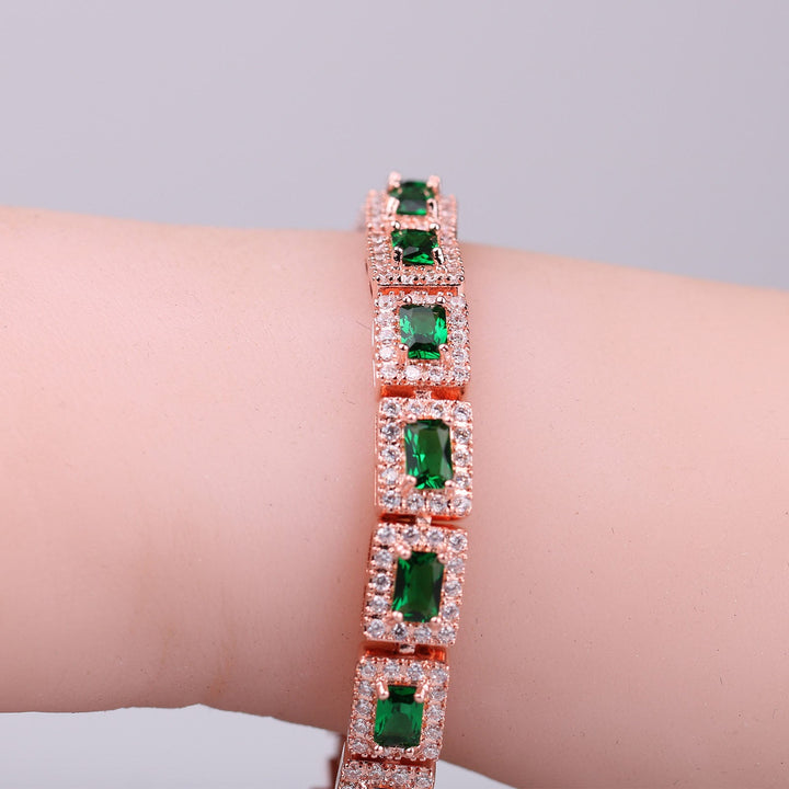 Pulseira Dourada Marcante em Verde-Esmeralda