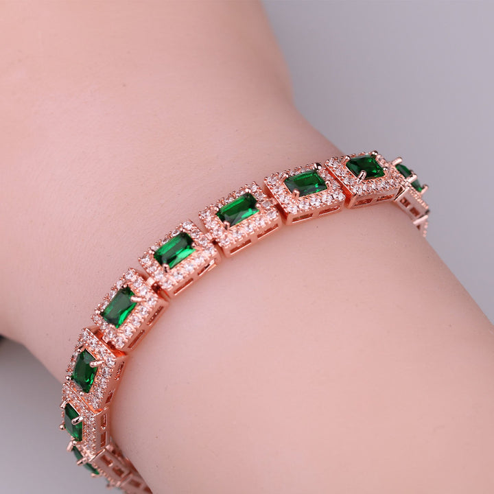 Pulseira Dourada Marcante em Verde-Esmeralda