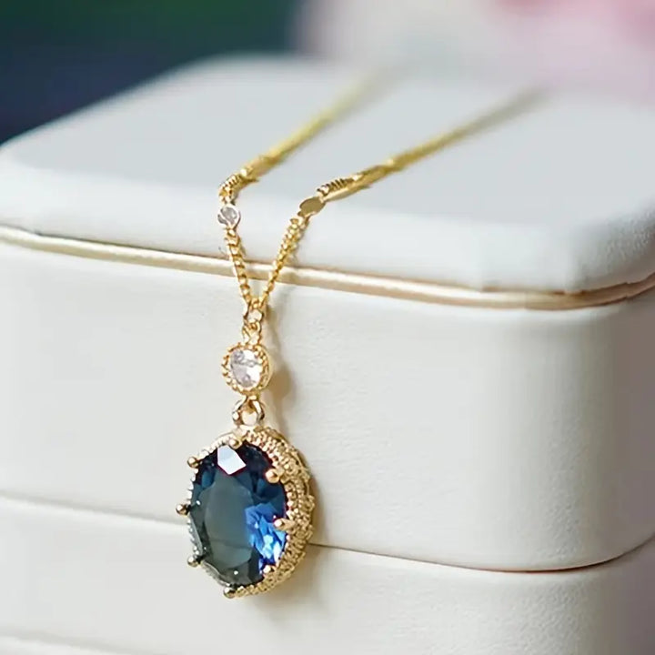 Colar Dourado com Safira Oval