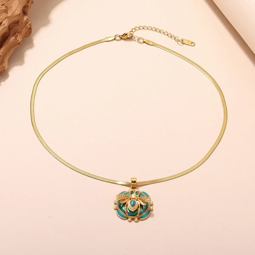 Colar Dourado Elegante com Abelha Turquesa