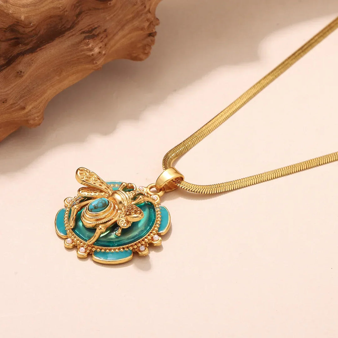 Colar Dourado Elegante com Abelha Turquesa