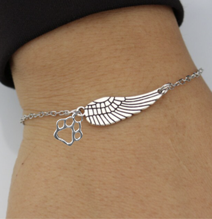Pulseira Prateada em Memória com Asa de Anjo e Pegada de Pata | Feita à Mão