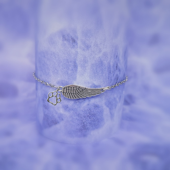 Pulseira Prateada em Memória com Asa de Anjo e Pegada de Pata | Feita à Mão