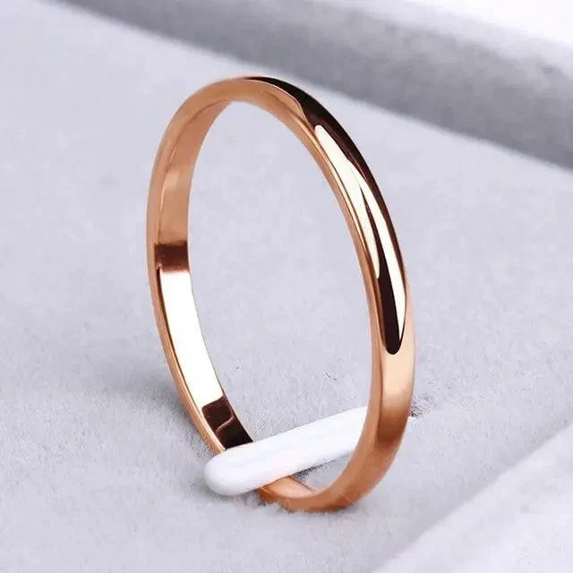 Anel Minimalista Simples em Ouro e Prata