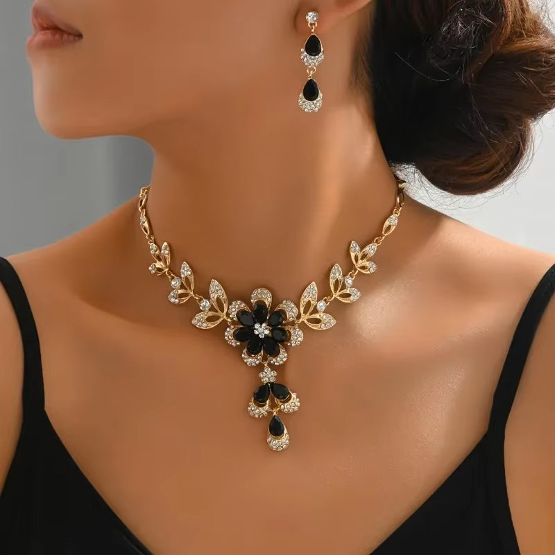 Conjunto de Joias com Flor Preta e Borla