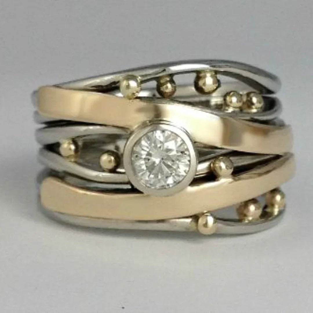 Anel Vintage Dourado Cravejado de Zircónias