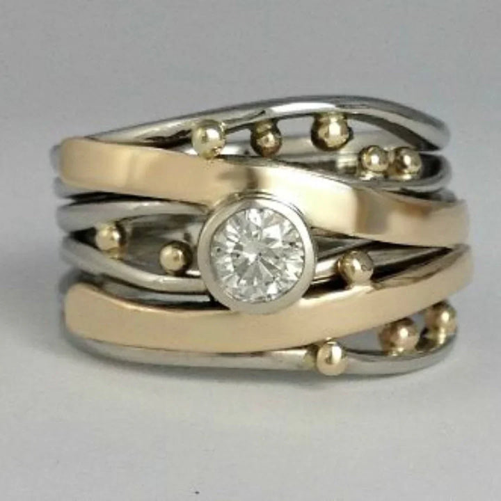 Anel Vintage Dourado Cravejado de Zircónias