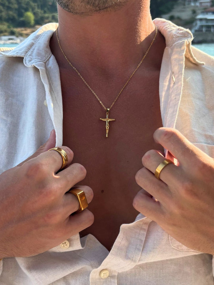 CORRENTE COM CRUCIFIXO | Ouro 18K
