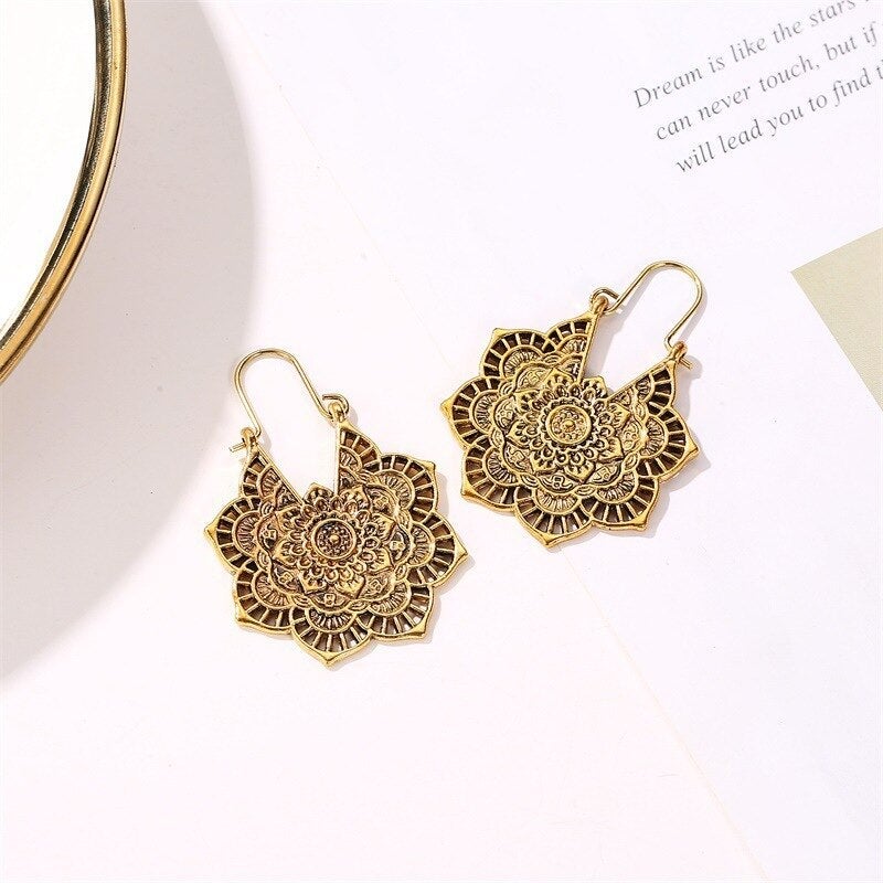 Brincos Elegantes com Mandala de Lótus