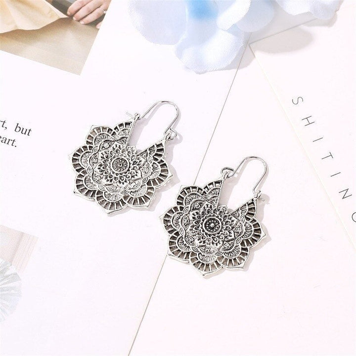 Brincos Elegantes com Mandala de Lótus