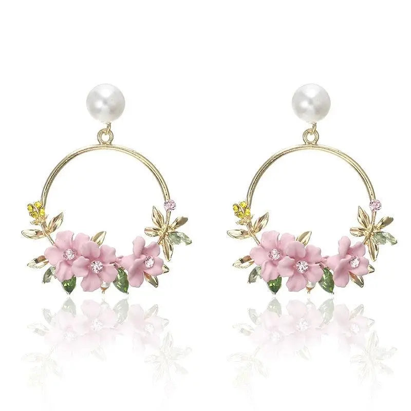 Brincos Dourados com Flor e Pérola