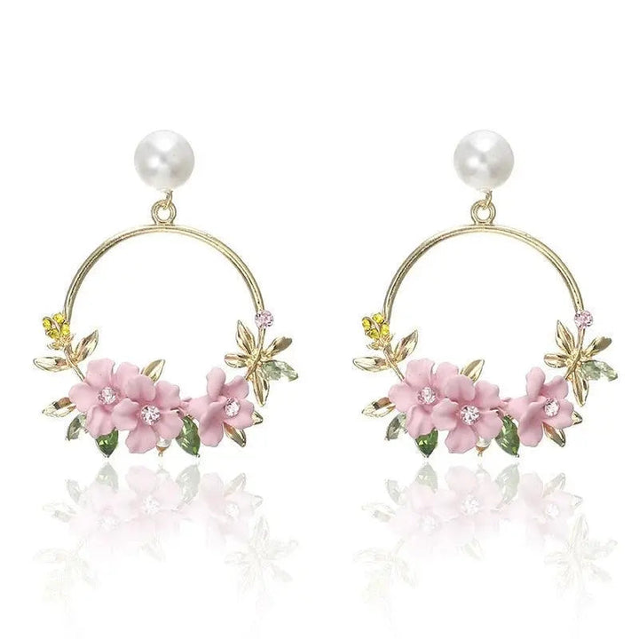 Brincos Dourados com Flor e Pérola