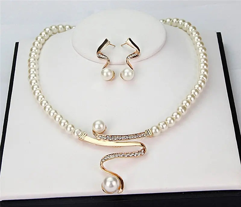Conjunto de Colar e Brincos de Pérolas Naturais