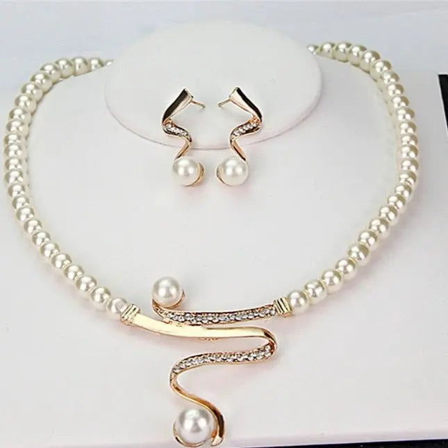 Conjunto de Colar e Brincos de Pérolas Naturais