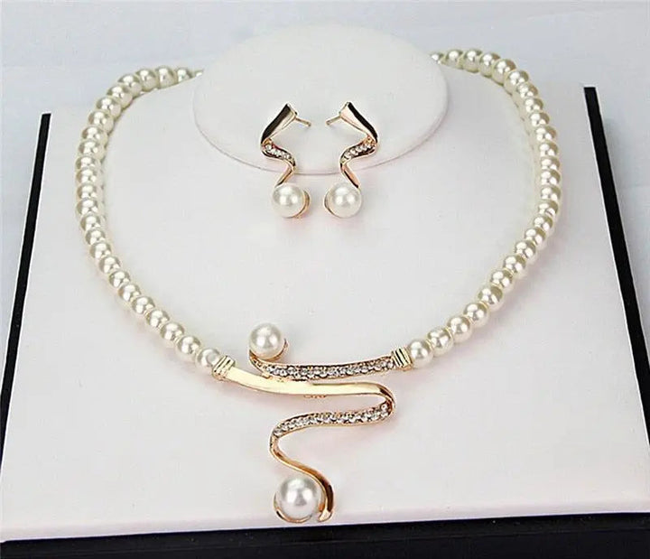 Conjunto de Colar e Brincos de Pérolas Naturais