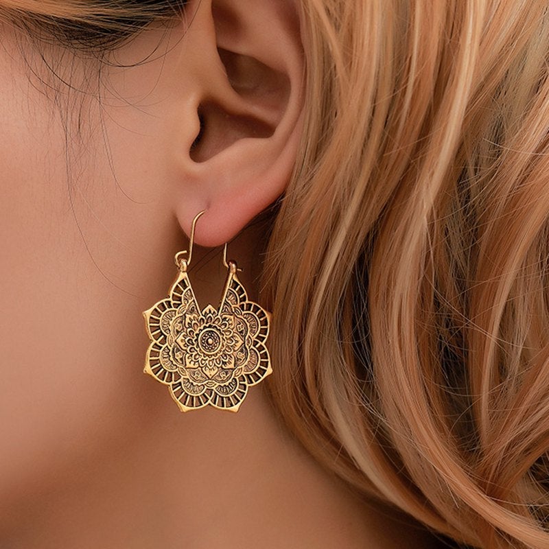 Brincos Elegantes com Mandala de Lótus