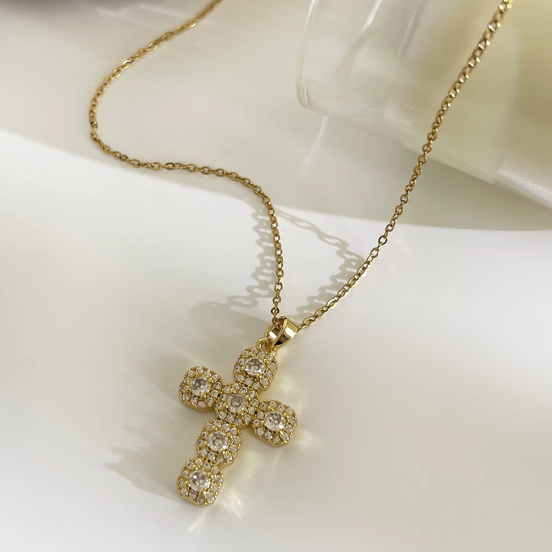 Colar de Corrente com Cruz e Pedrinhas