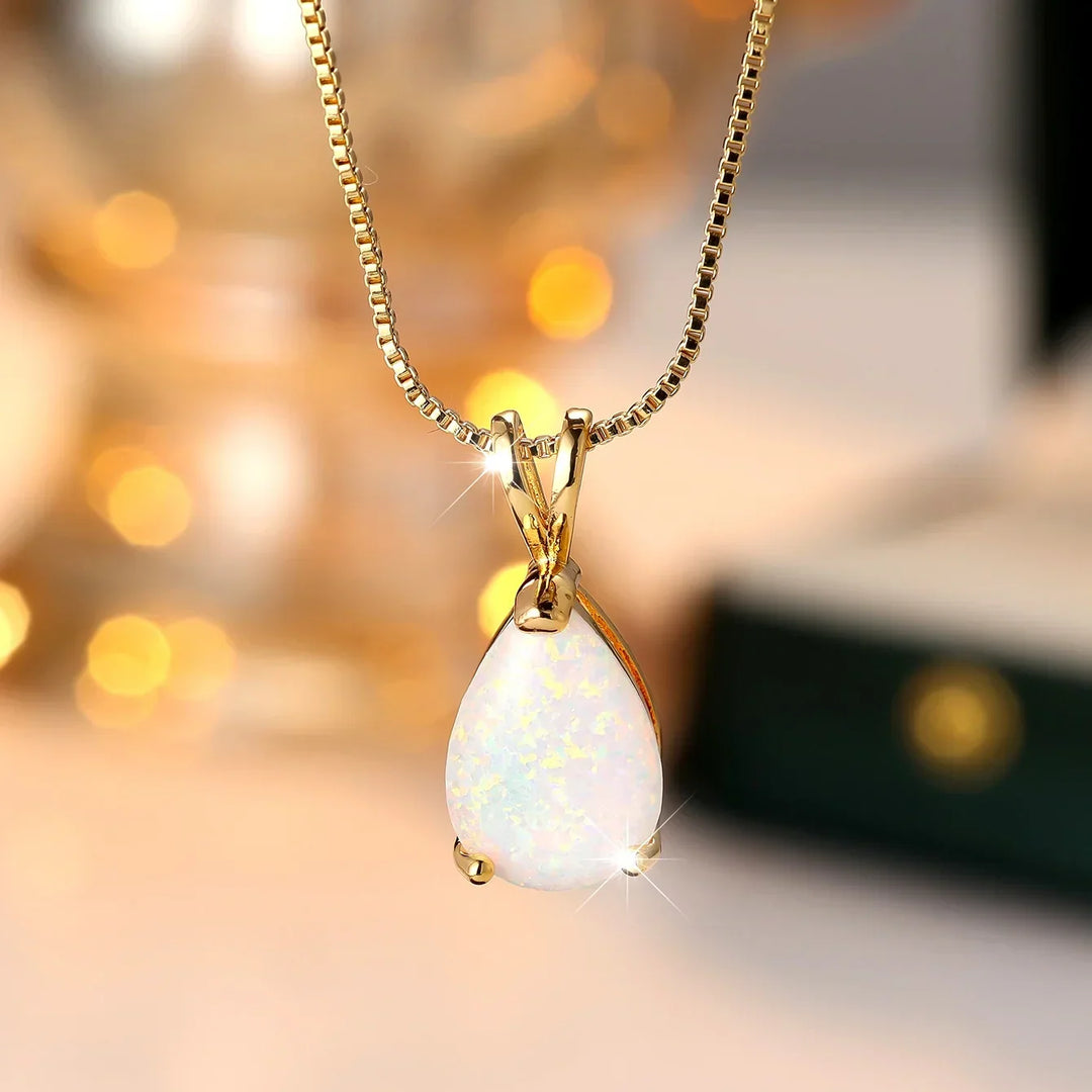 Colar Dourado com Gota de Opala