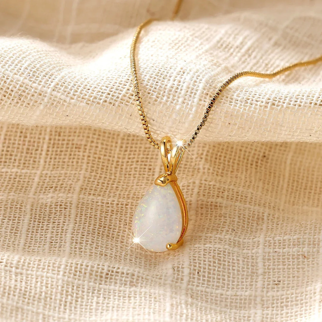 Colar Dourado com Gota de Opala