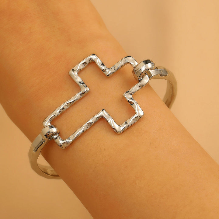 Pulseira Grossa com Fivela em Cruz