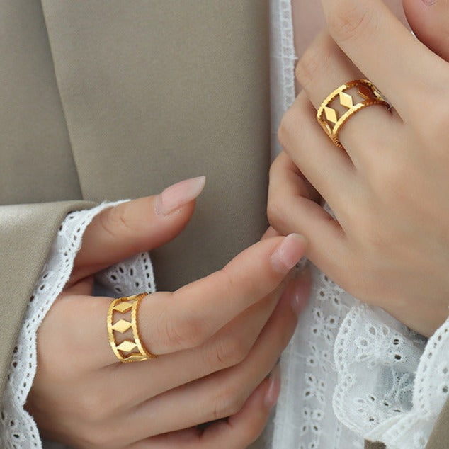Anel Dourado Caelum