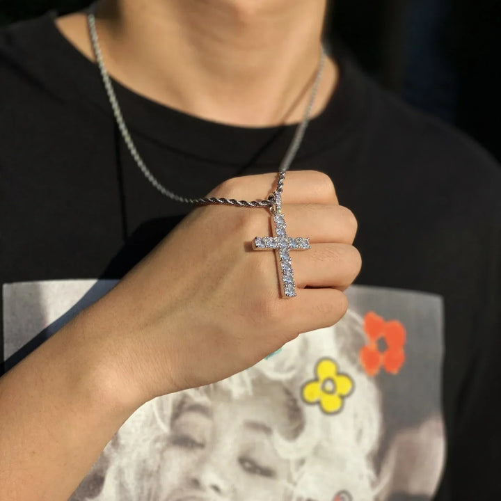 Colar com Cruz e Moissanite | Ouro Branco
