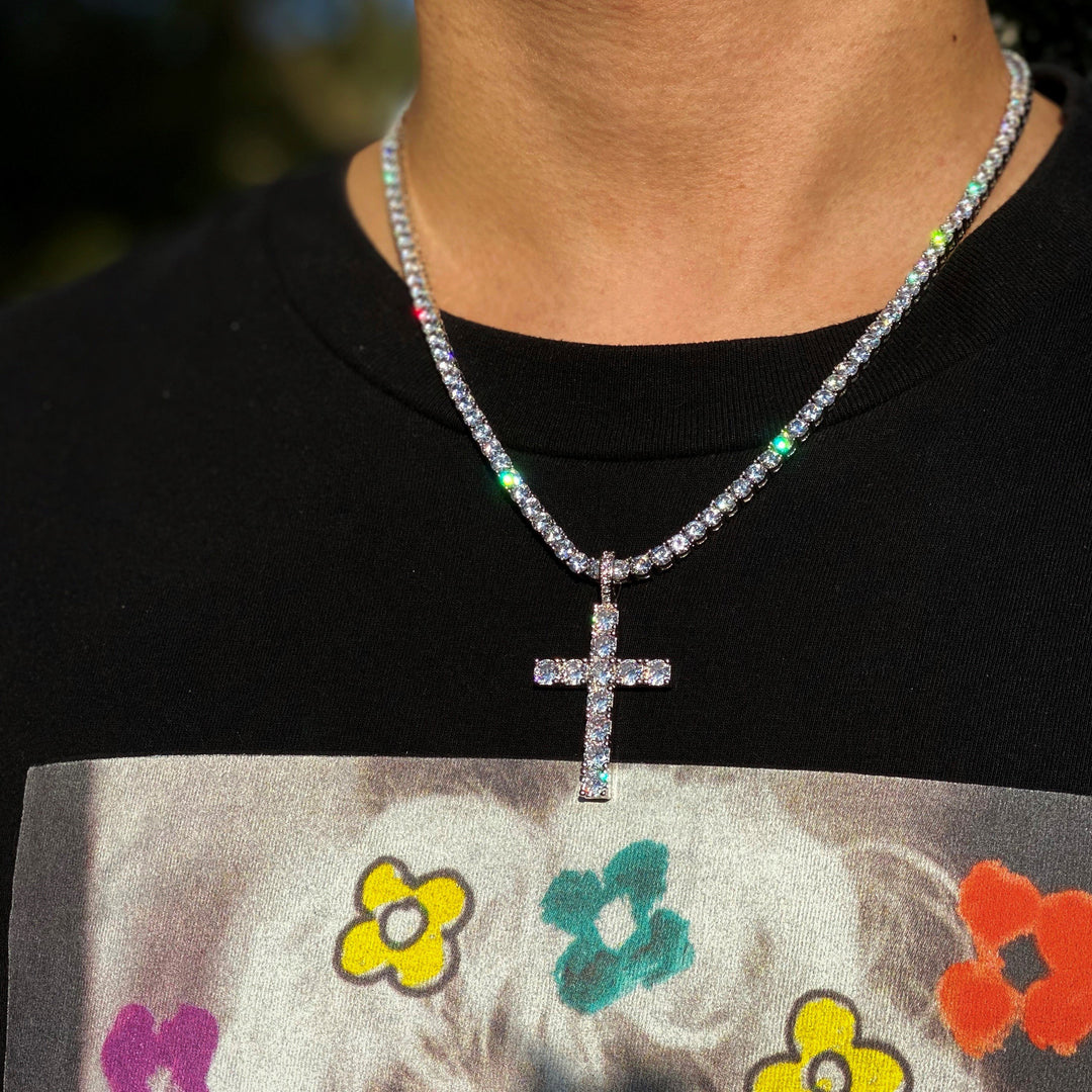 Colar com Cruz e Moissanite | Ouro Branco