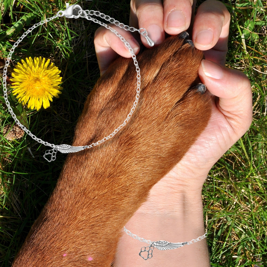 Pulseira Prateada em Memória com Asa de Anjo e Pegada de Pata | Feita à Mão