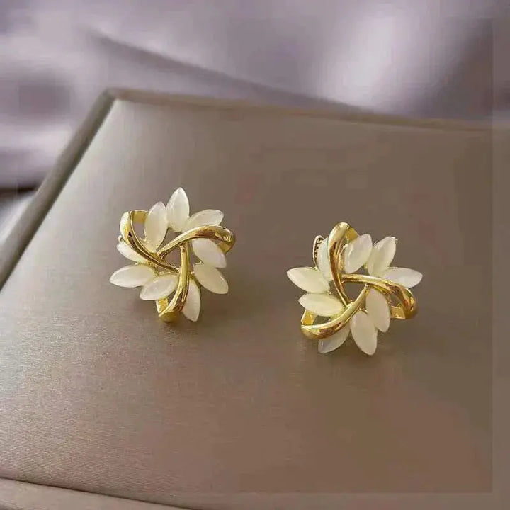 Brincos de Luxo com Opala Branca em Dourado