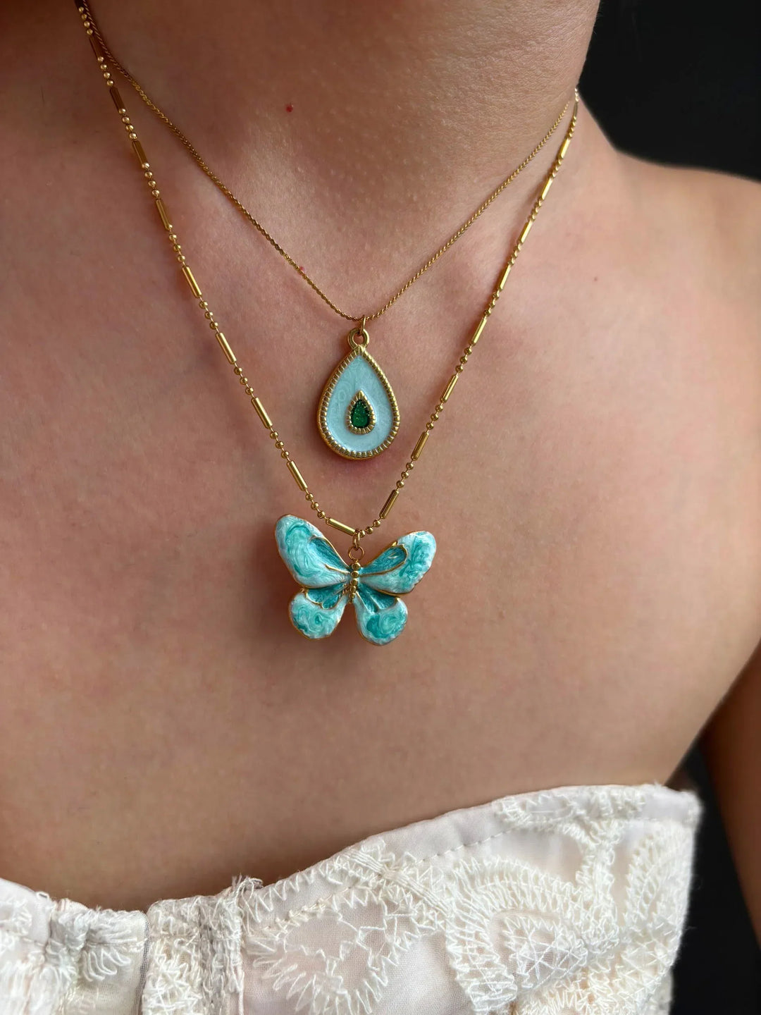 Conjunto Fofo de Colar com Borboleta Azul e Gota